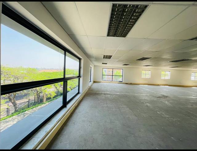 568M² OFFICE TO LET IN VORNA VALLEY